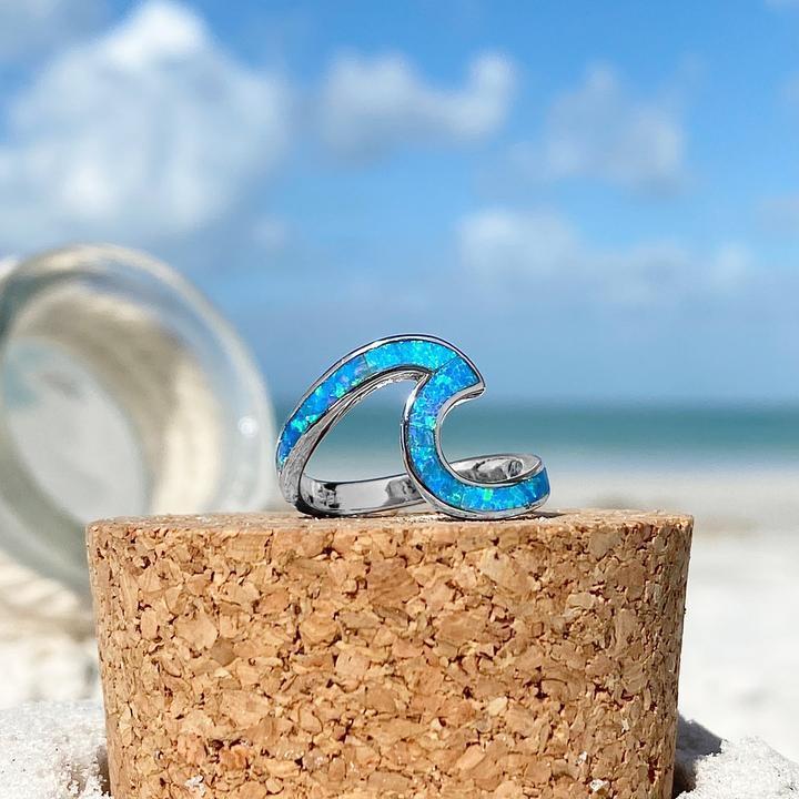 Golvende Zilveren Ring met Blauwe Opal