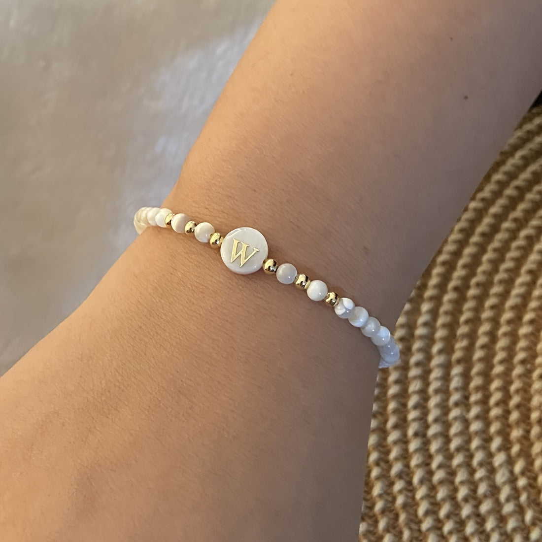 Elegante Initiële Parelarmband