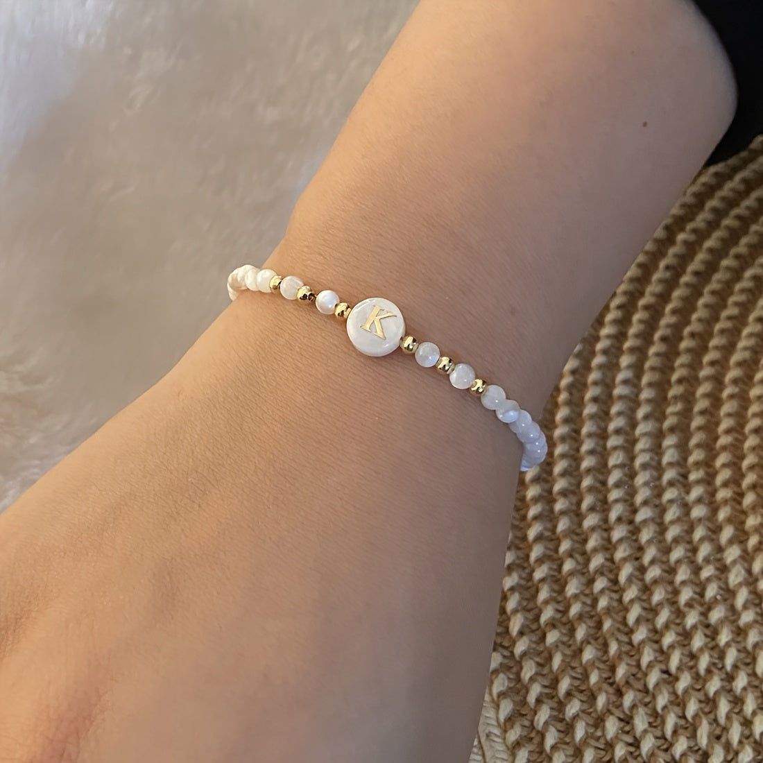 Elegante Initiële Parelarmband