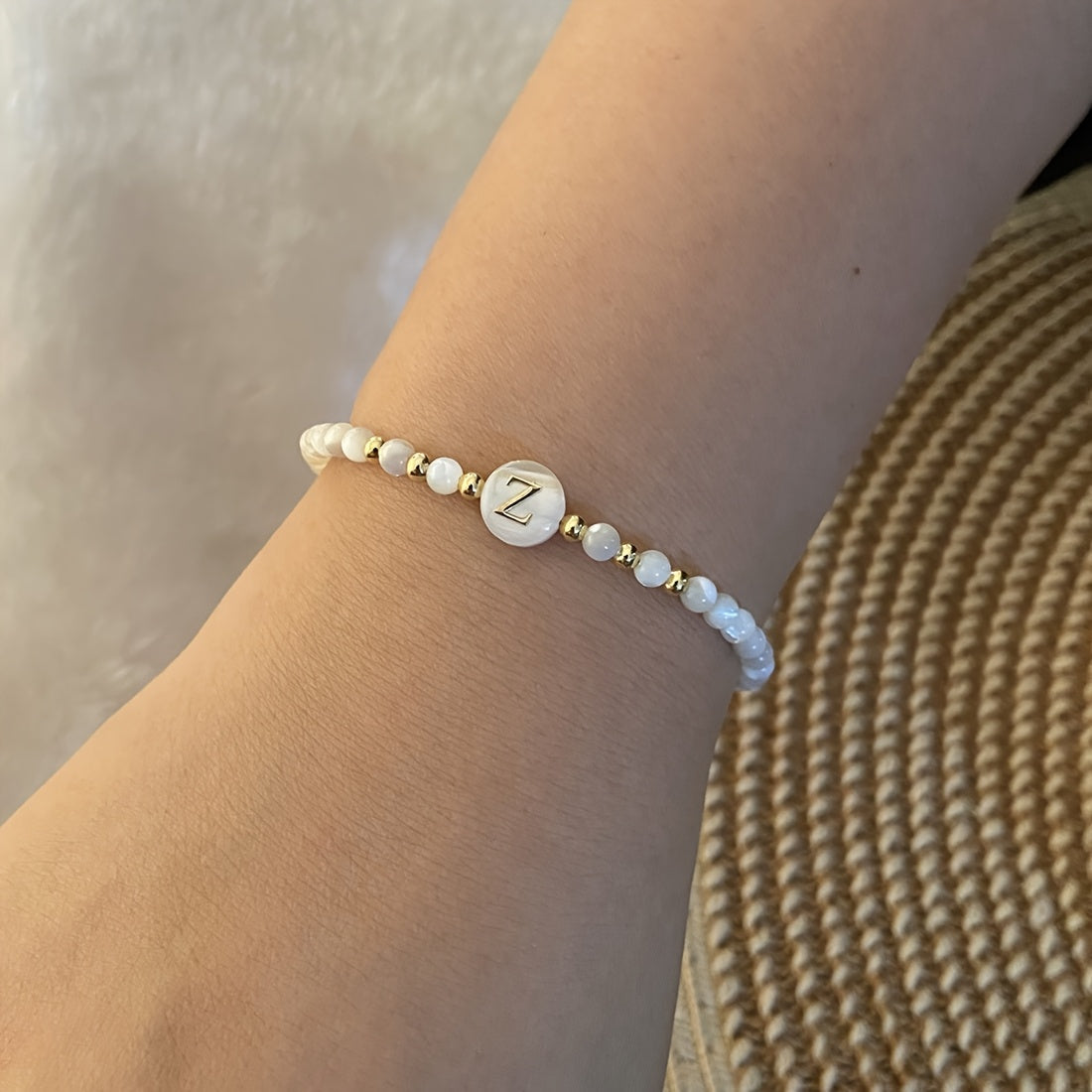 Elegante Initiële Parelarmband