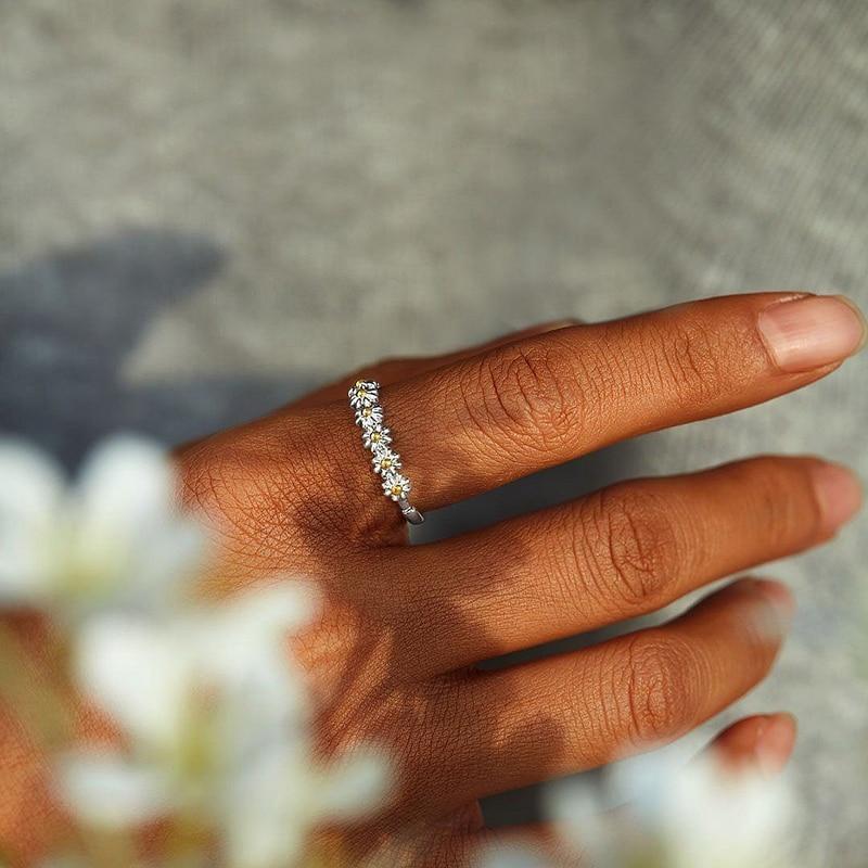 Margriet Ring – Zilver & Geschilderde Zachtheid