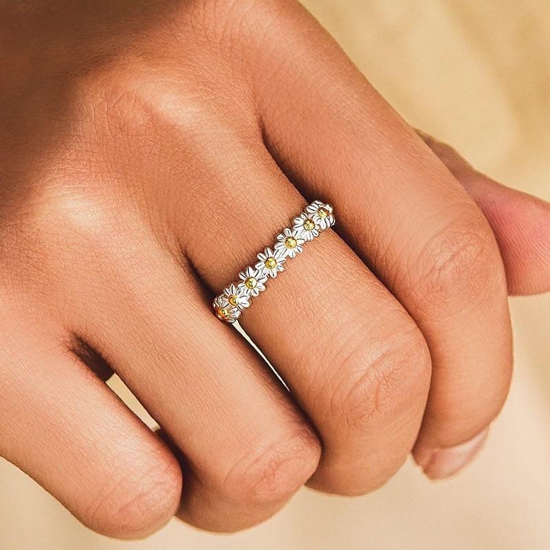 Margriet Ring – Zilver & Geschilderde Zachtheid