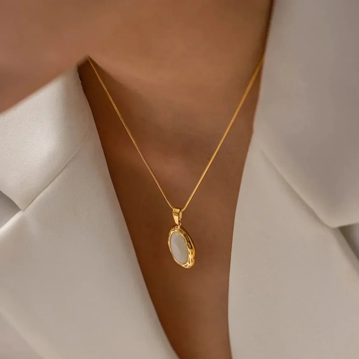Gouden Verguld Collier met Ovale Oog van de Kat Opale