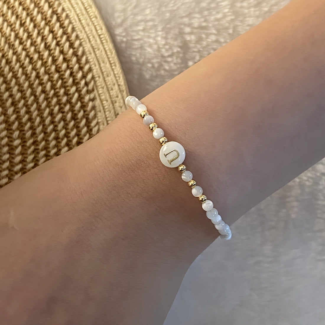 Elegante Initiële Parelarmband