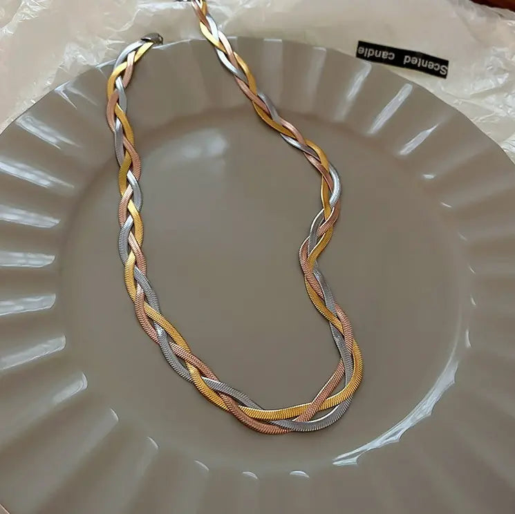 Elegante collier van goud en zilver